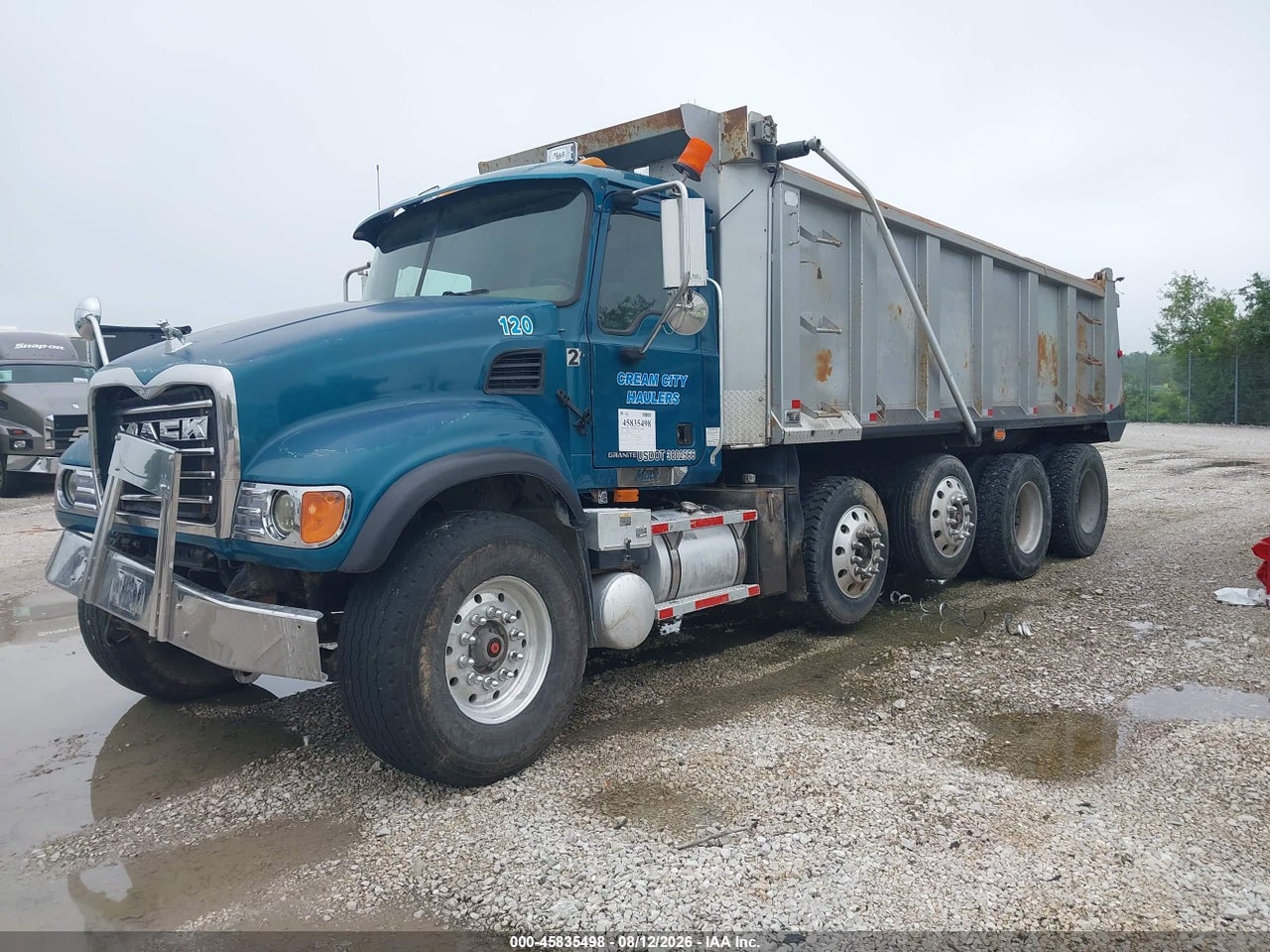 2005 MACK 700 CV700 · 2/4