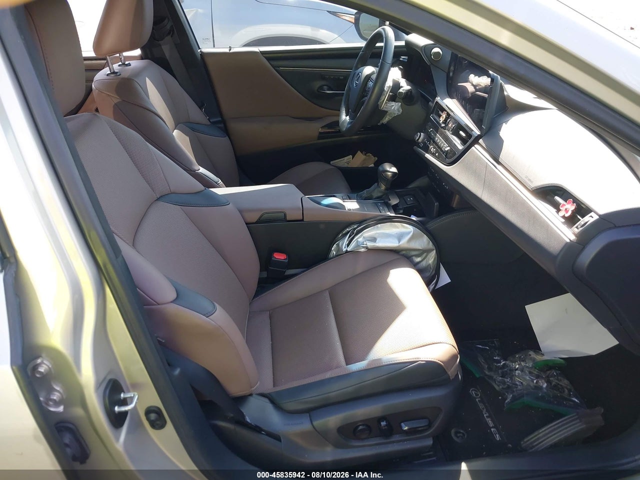 2022 LEXUS ES 300H · 5/11