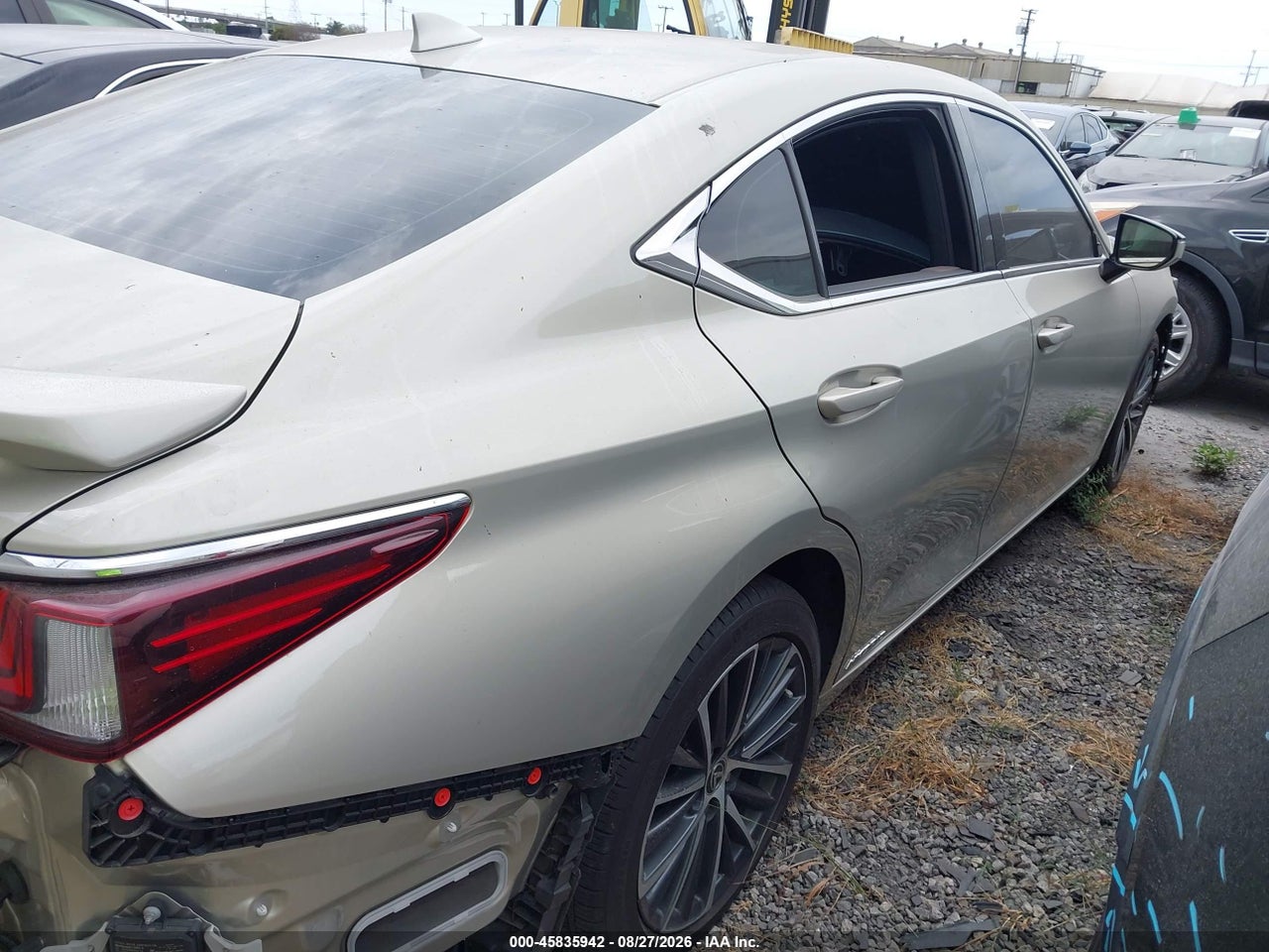 2022 LEXUS ES 300H · 4/11
