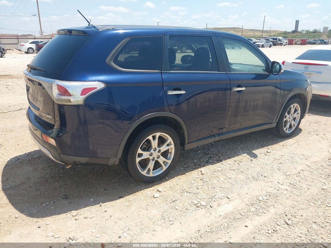 2015 MITSUBISHI OUTLANDER SE · 4/11