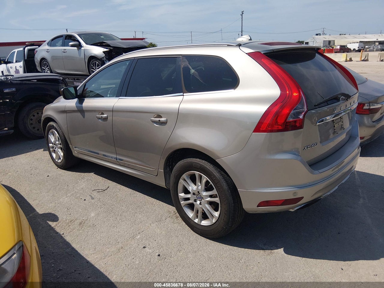 2015 VOLVO XC60 T5 PLATINUM · 3/11