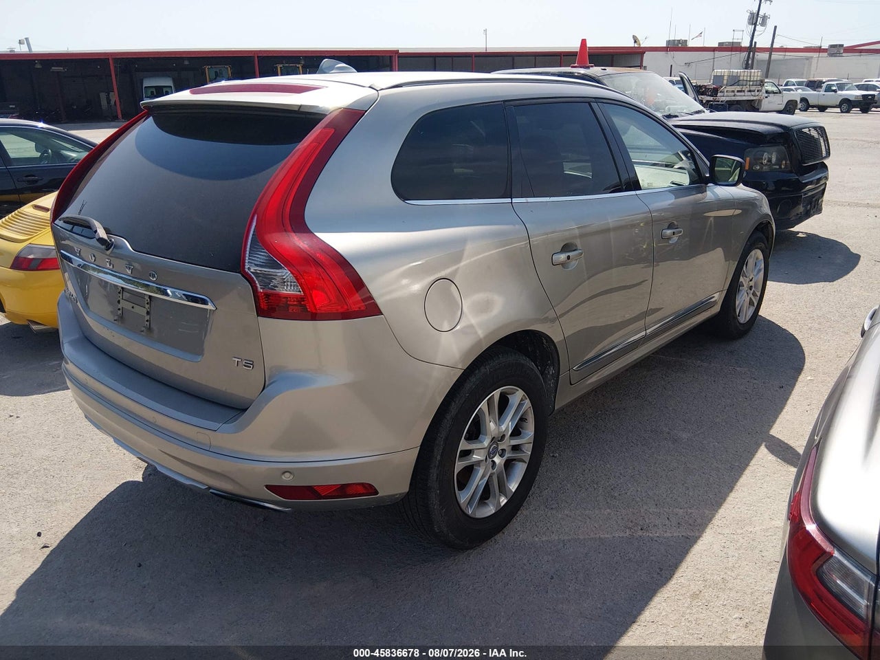 2015 VOLVO XC60 T5 PLATINUM · 4/11