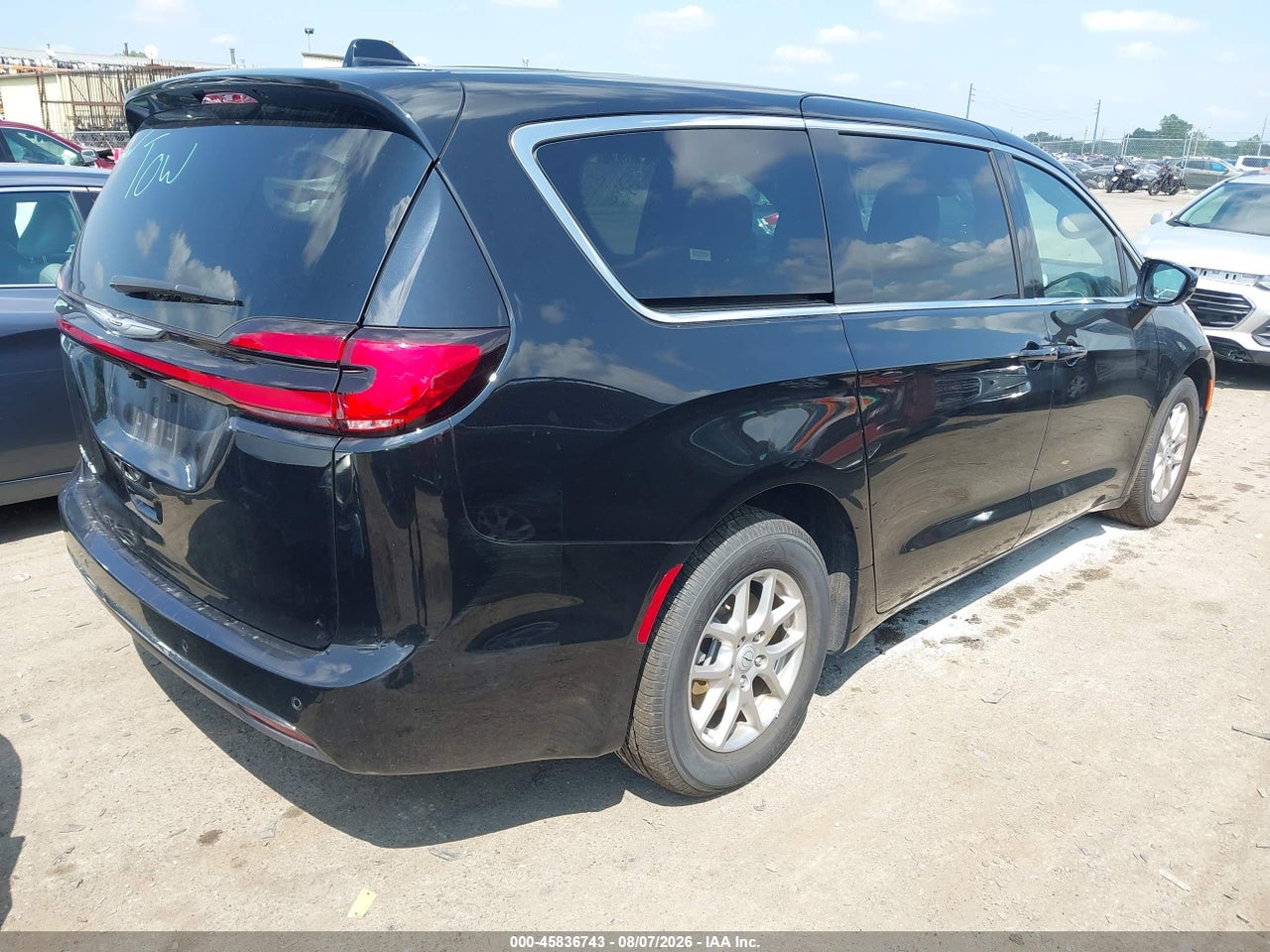 2026 CHRYSLER PACIFICA SELECT · 4/11