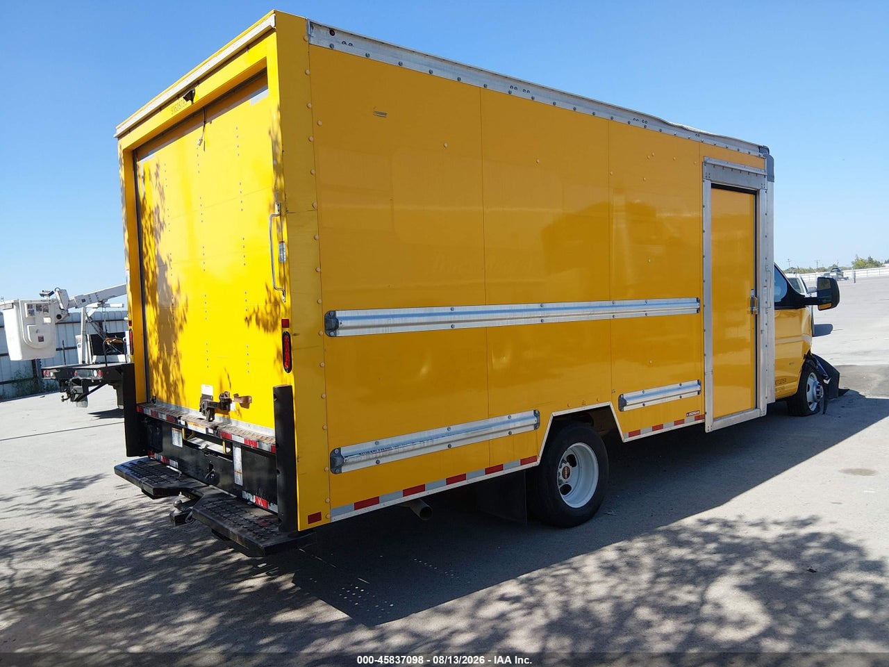 2023 GMC SAVANA CUTAWAY WORK VAN · 4/4