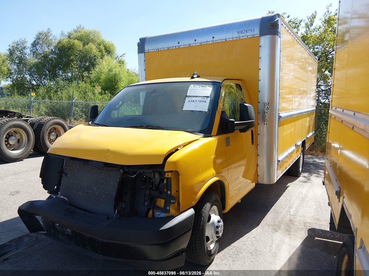 2023 GMC SAVANA CUTAWAY WORK VAN · 2/4