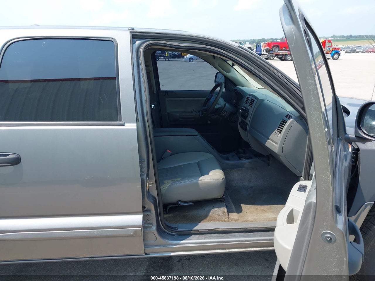 2005 DODGE DAKOTA SLT · 5/11