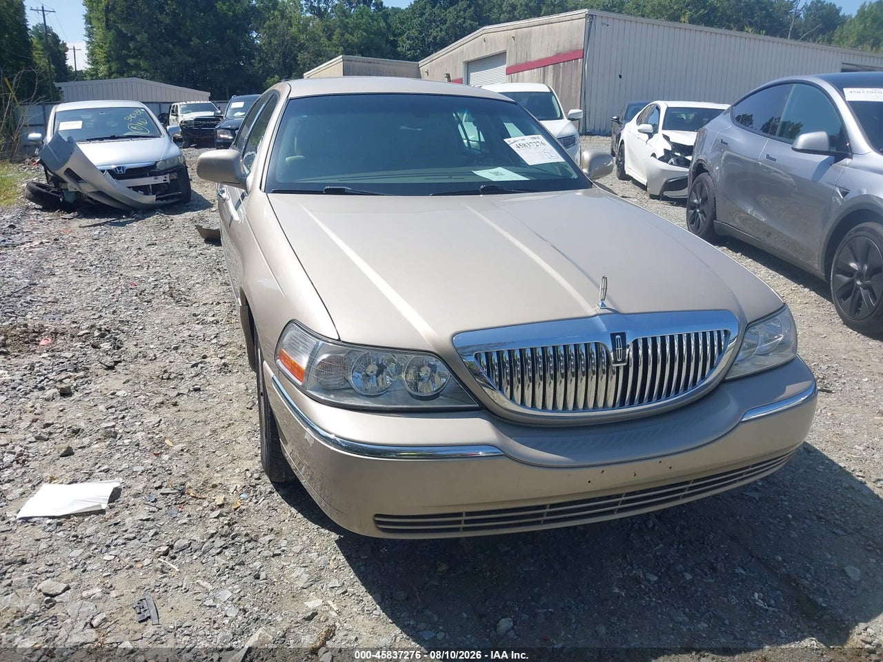 1LNHM82W35Y****** · 2005 LINCOLN TOWN CAR SIGNATURE LIMITED