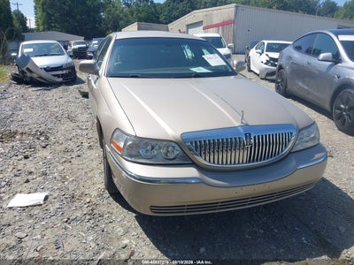 1LNHM82W35Y****** · 2005 LINCOLN TOWN CAR SIGNATURE LIMITED