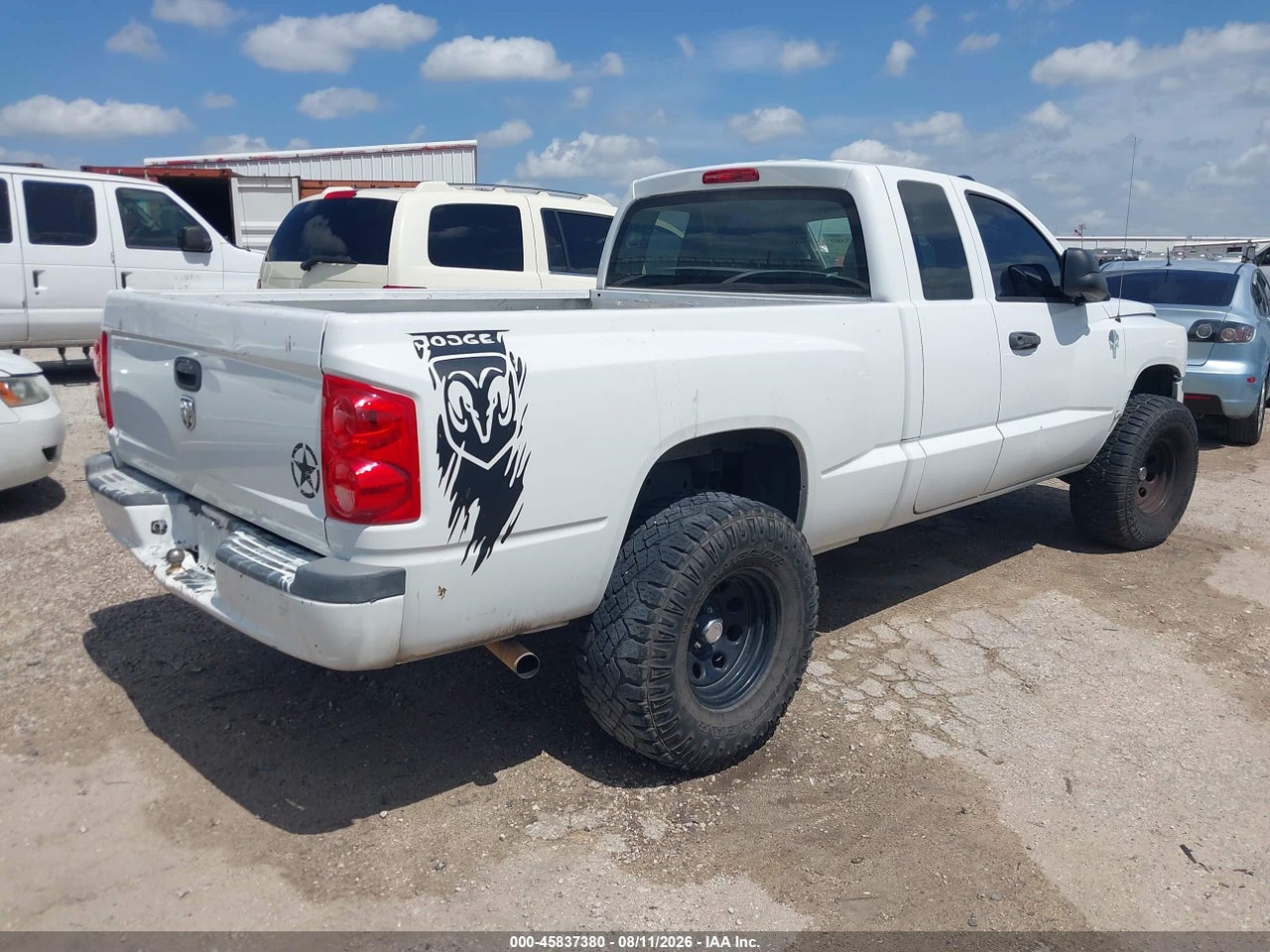 2011 RAM DAKOTA ST · 4/11