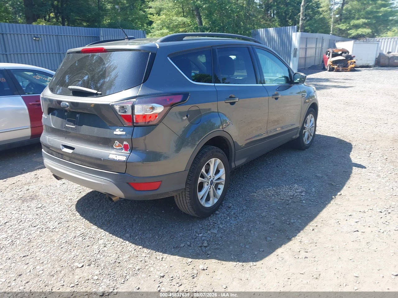 2017 FORD ESCAPE SE · 4/11
