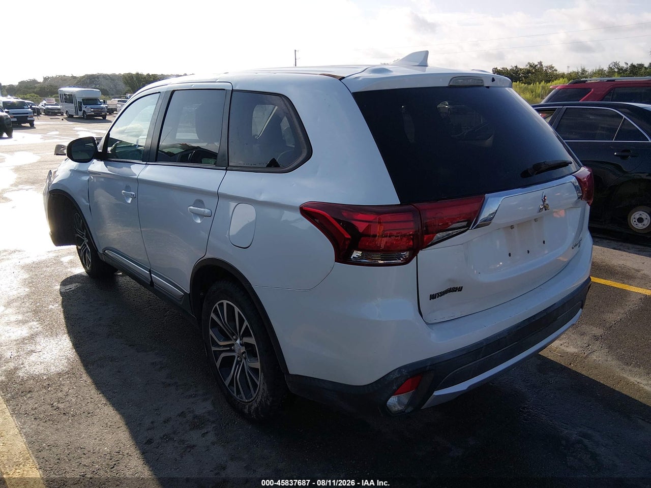 2018 MITSUBISHI OUTLANDER SE · 3/11