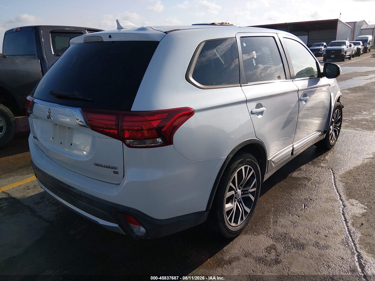 2018 MITSUBISHI OUTLANDER SE · 4/11