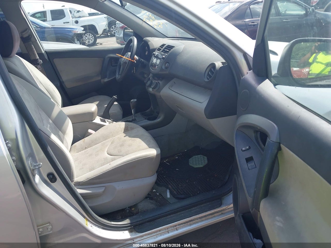 2009 TOYOTA RAV4   · 5/11