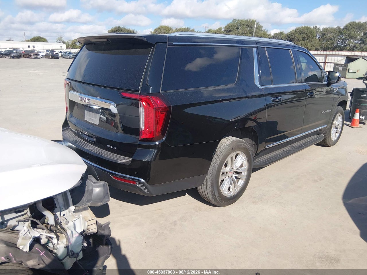 2021 GMC YUKON XL 2WD SLT · 4/11