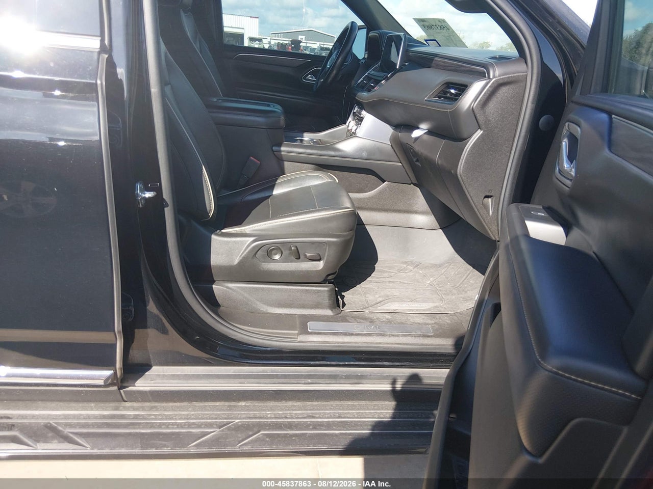 2021 GMC YUKON XL 2WD SLT · 5/11