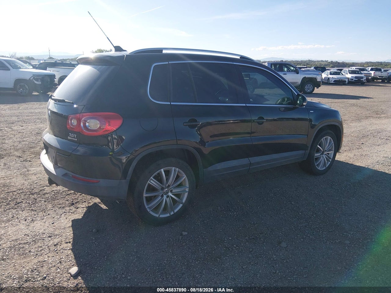 2010 VOLKSWAGEN TIGUAN SE/SEL · 4/11