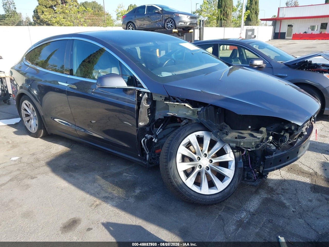 5YJXCBE28JF****** · 2018 TESLA MODEL X 100D/75D/P100D