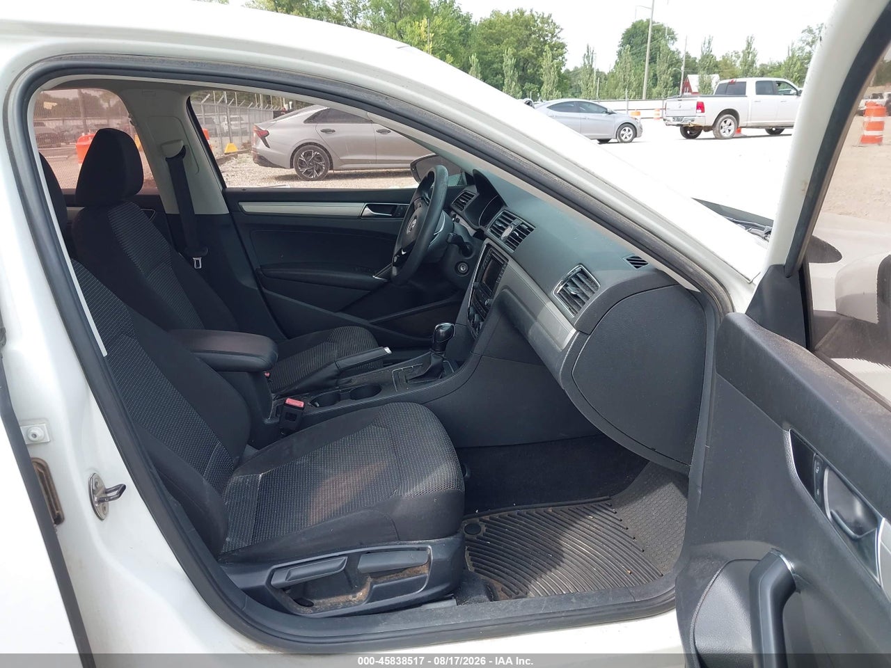 2017 VOLKSWAGEN PASSAT 1.8T S · 5/11
