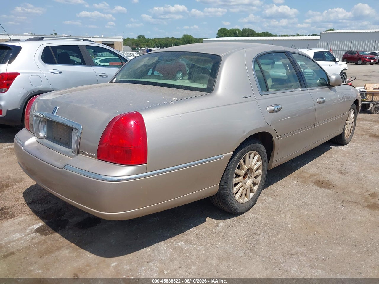 2003 LINCOLN TOWN CAR EXECUTIVE · 4/11