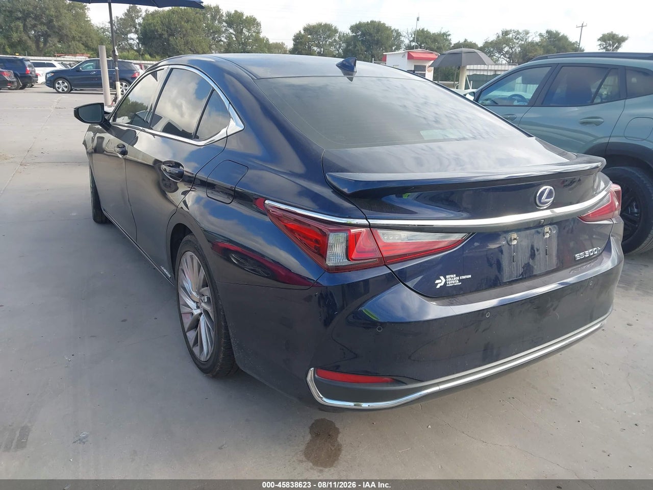 2021 LEXUS ES 300H ULTRA LUXURY · 3/11