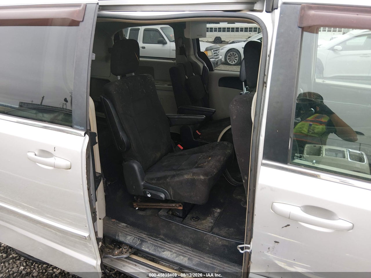 2D4RN5DGXBR****** · 2011 DODGE GRAND CARAVAN CREW · 8/11
