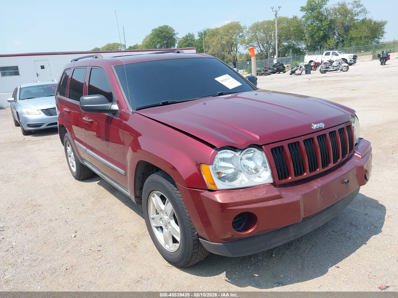 1J8GR48K87C****** · 2007 JEEP GRAND CHEROKEE LAREDO