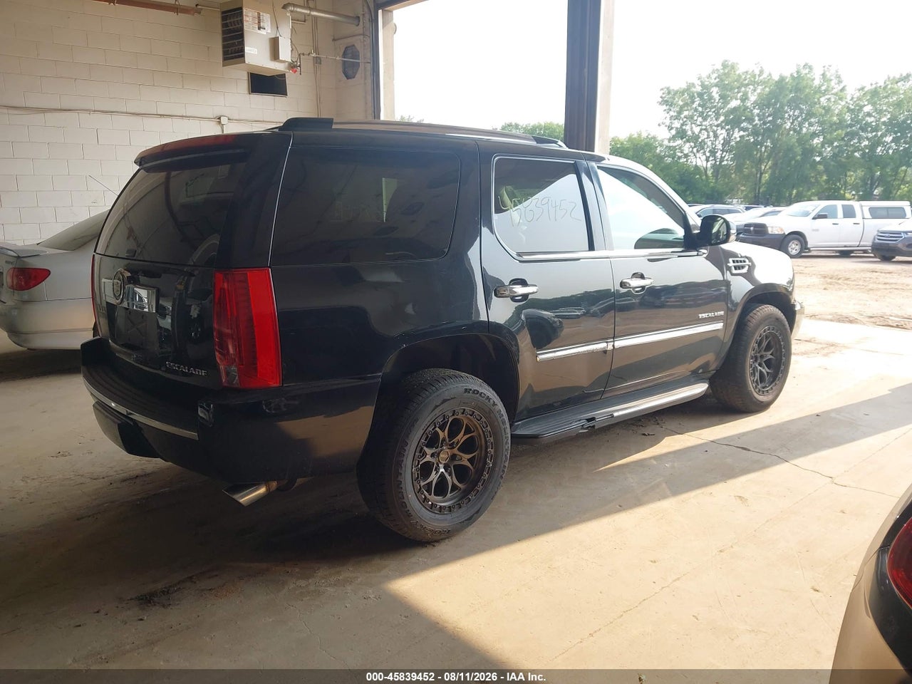 2013 CADILLAC ESCALADE LUXURY · 4/11