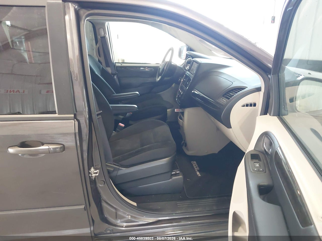 2017 DODGE GRAND CARAVAN SE · 5/11