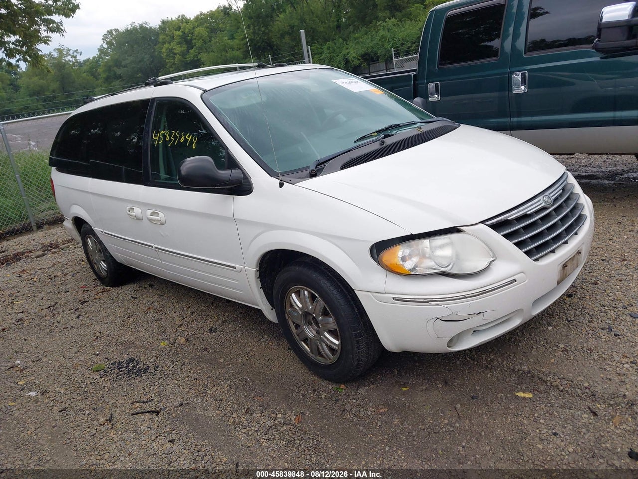 2C4GP64L55R****** · 2005 CHRYSLER TOWN &amp; COUNTRY LIMITED