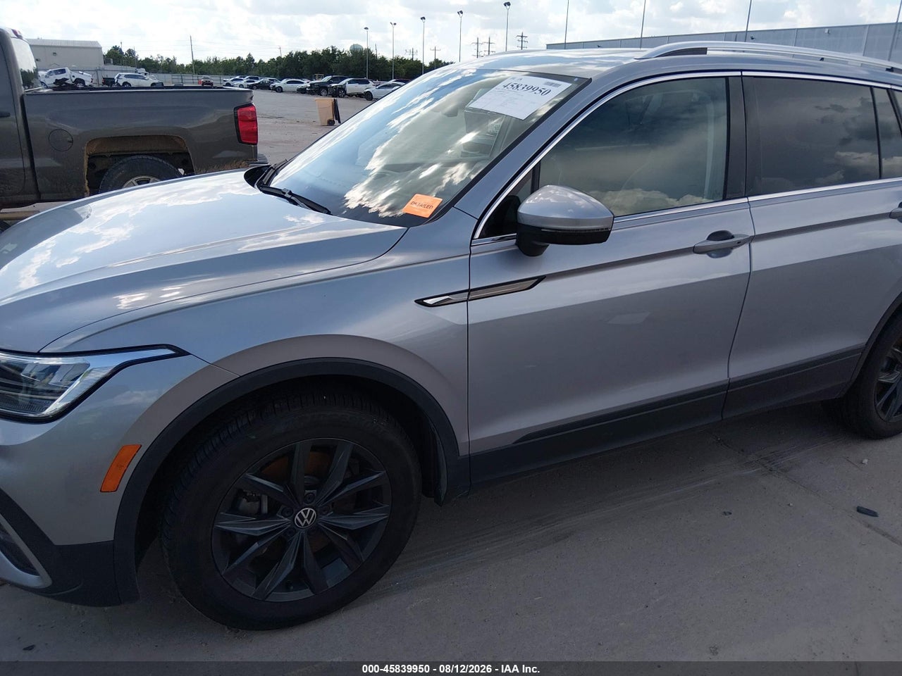 2024 VOLKSWAGEN TIGUAN 2.0T SE/2.0T WOLFSBURG EDITION · 6/11