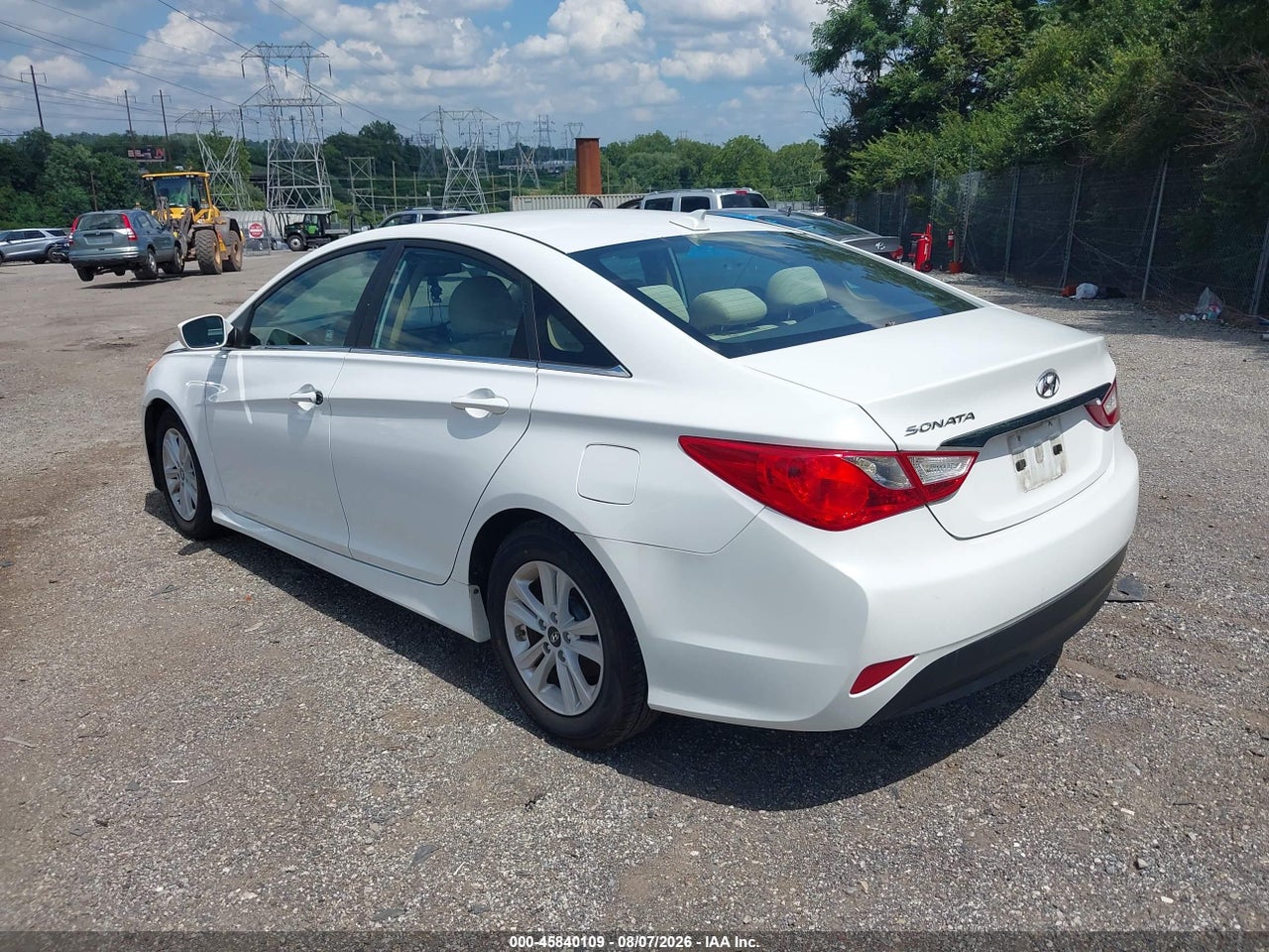 2014 HYUNDAI SONATA GLS · 3/10