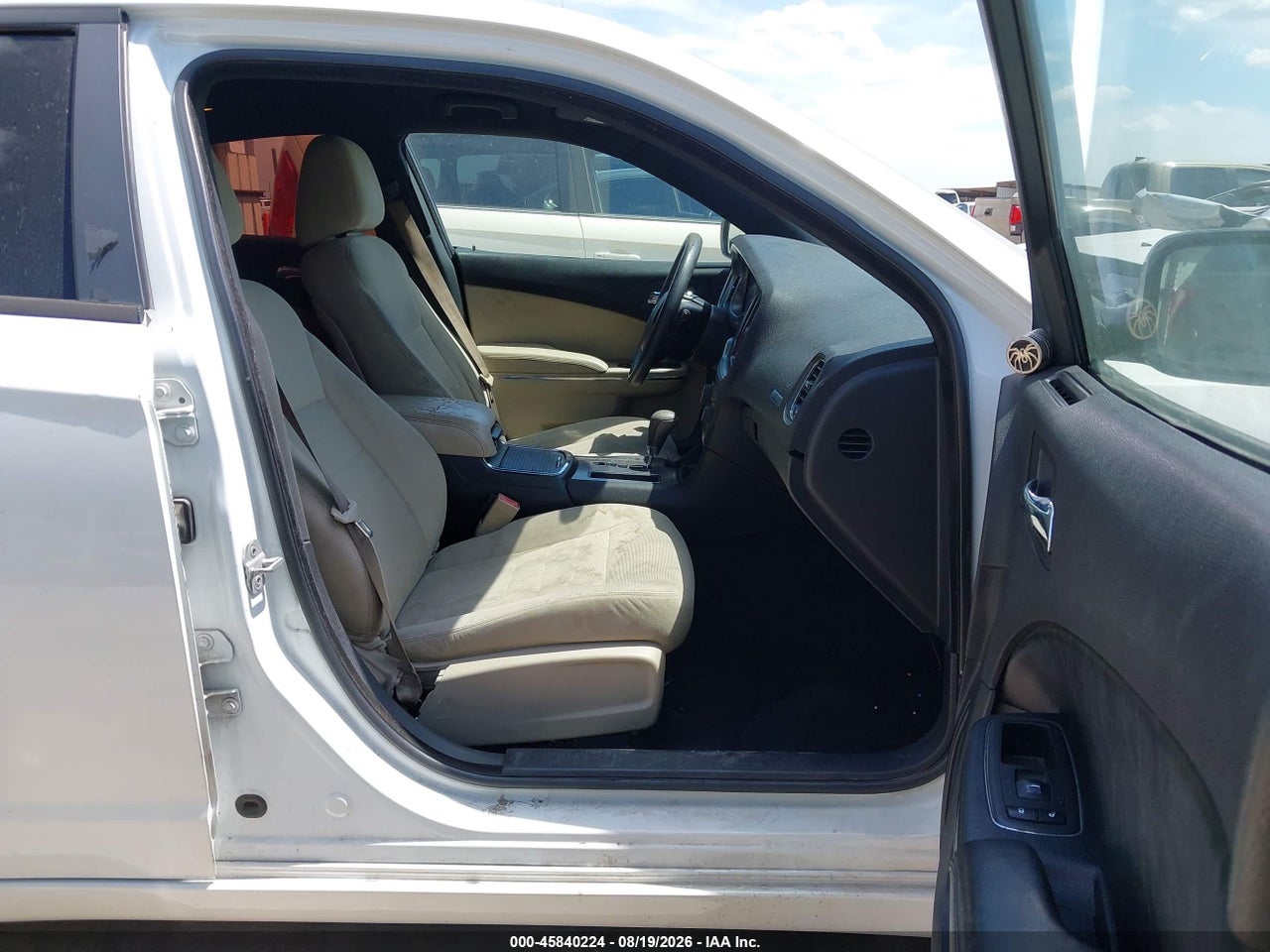 2012 DODGE CHARGER SE · 5/11