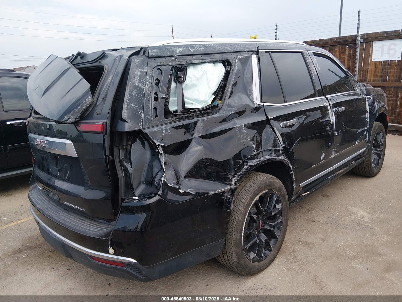 2022 GMC YUKON DENALI · 4/11