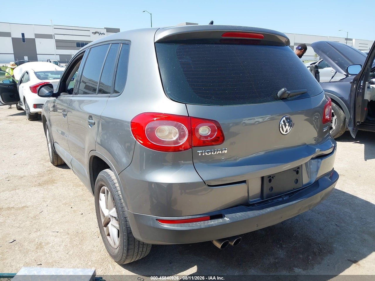 2011 VOLKSWAGEN TIGUAN S · 3/11