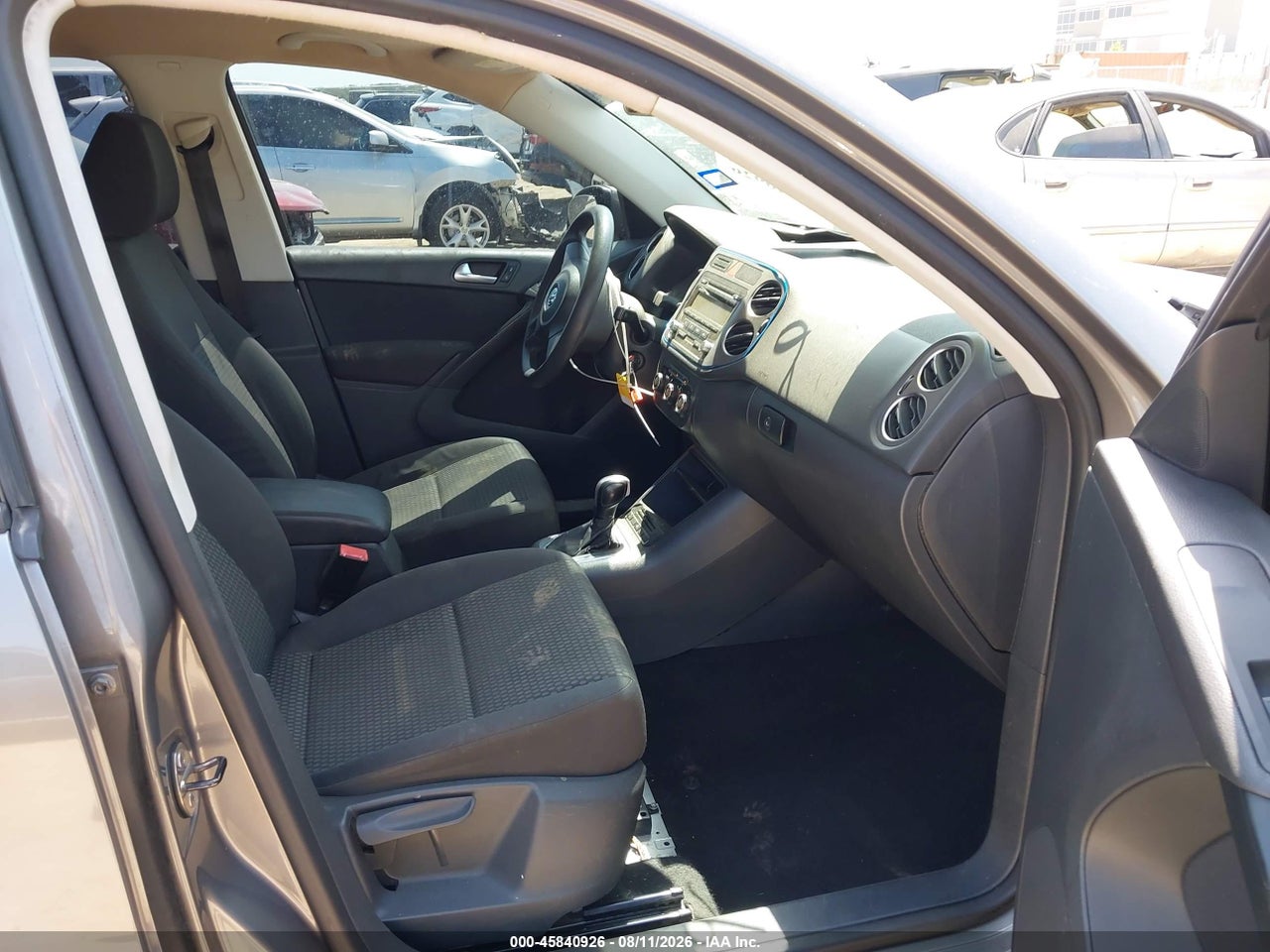 2011 VOLKSWAGEN TIGUAN S · 5/11