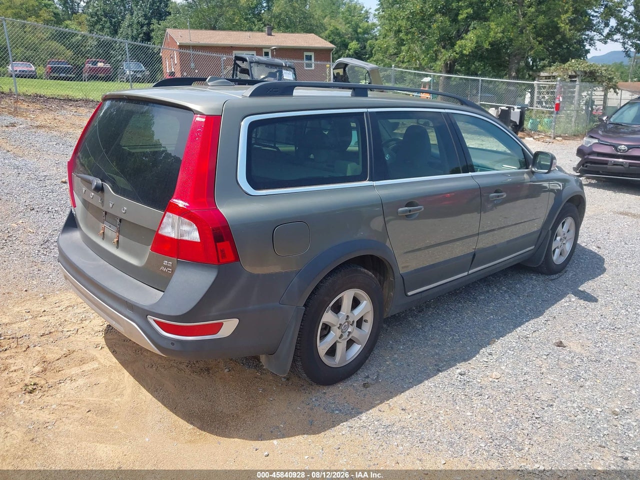 2010 VOLVO XC70 3.2 · 4/11