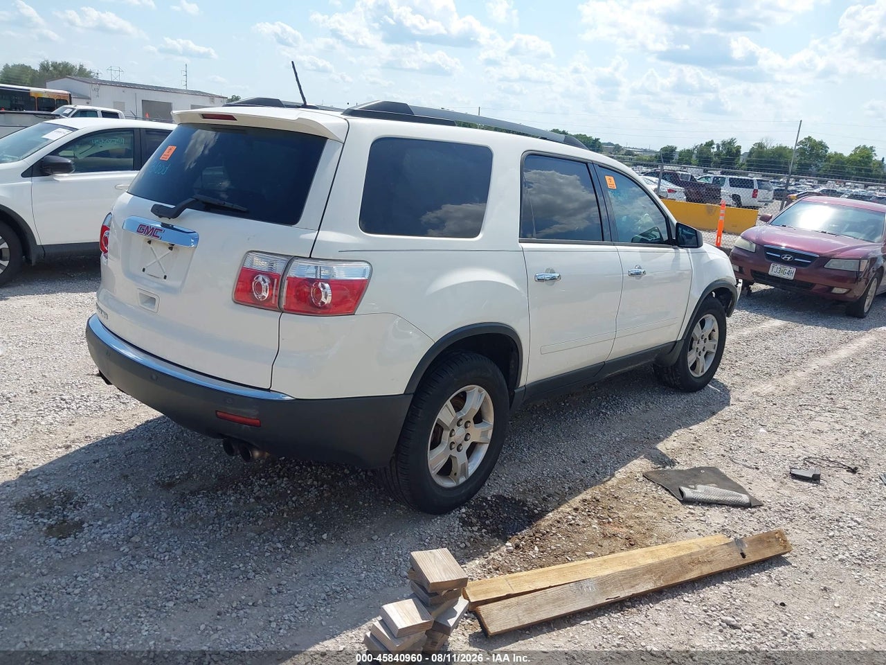 2011 GMC ACADIA SLE · 4/11
