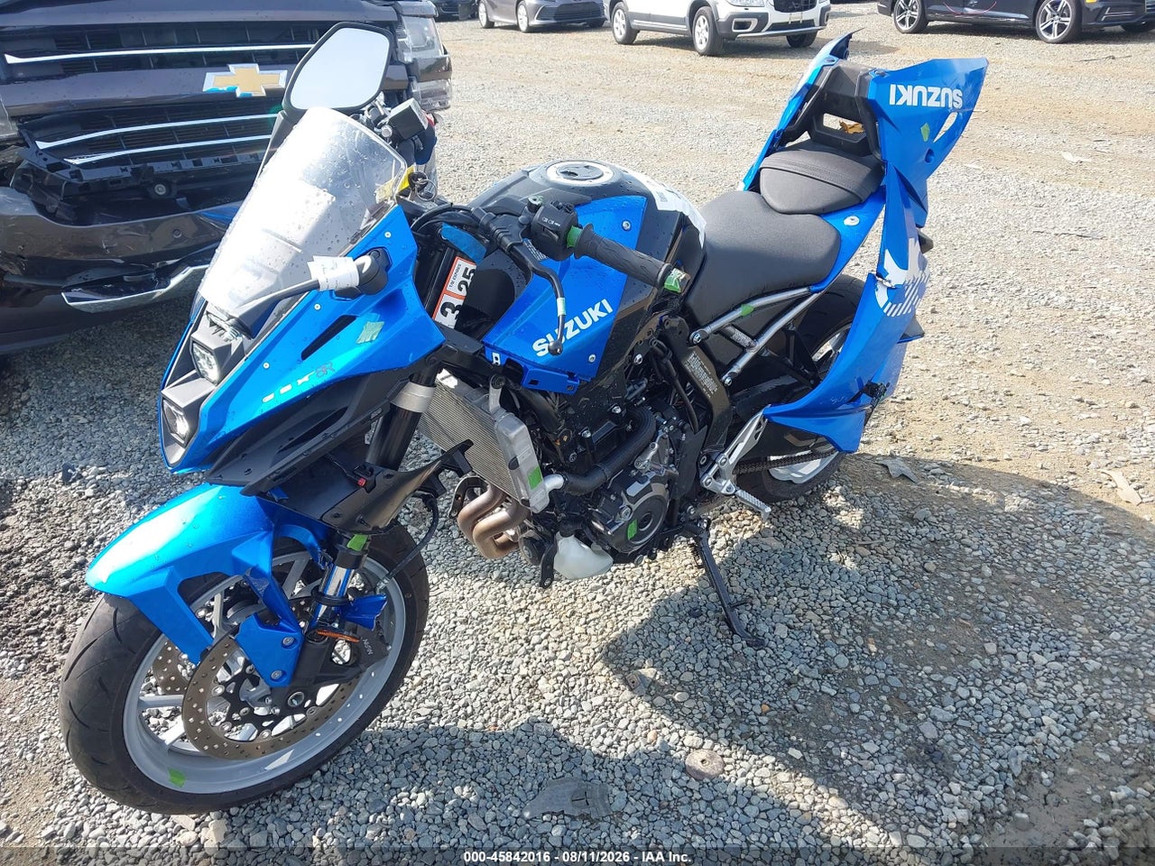 2024 SUZUKI GSX800 F · 2/11
