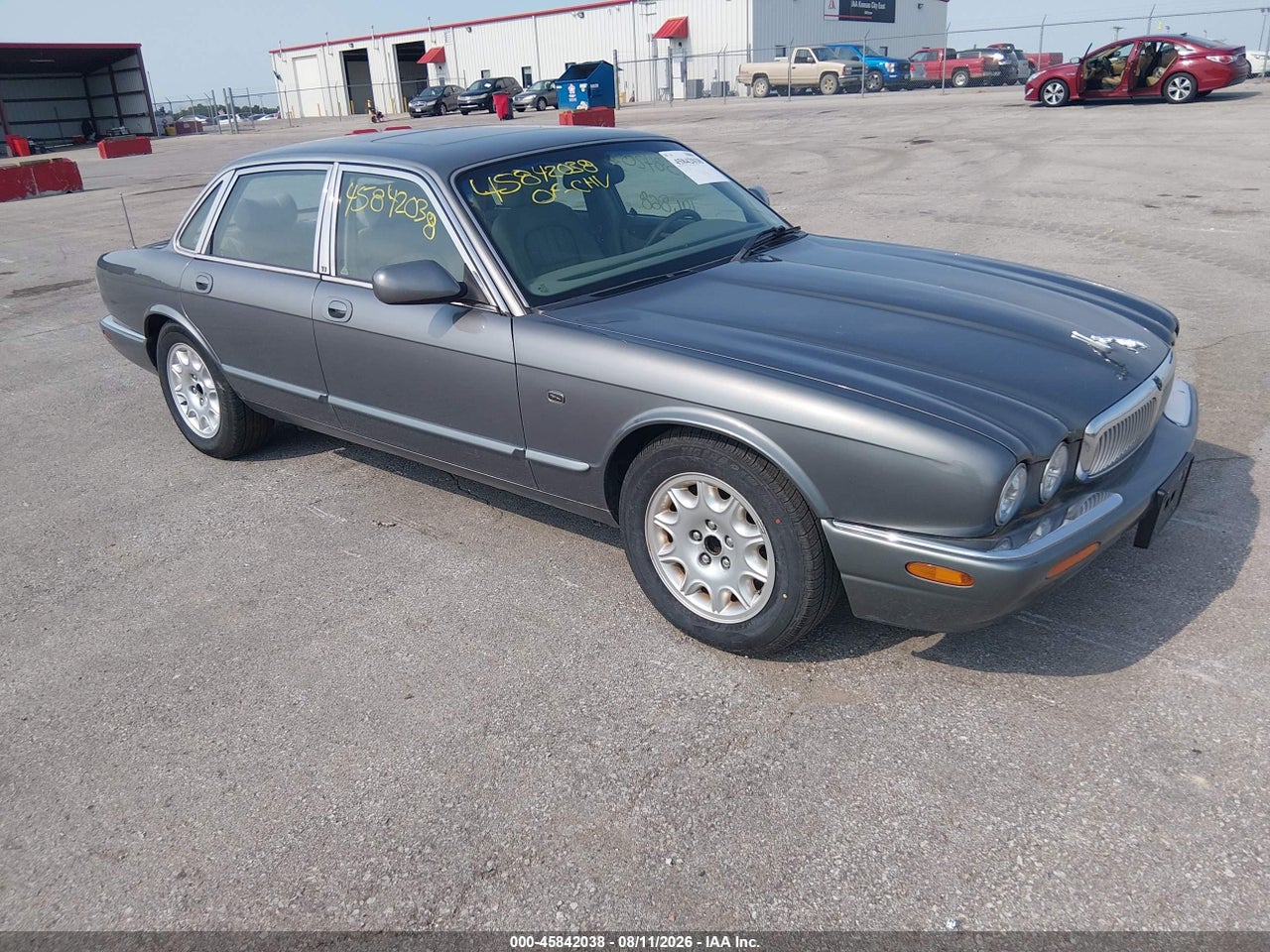 SAJDA14C82L****** · 2002 JAGUAR XJ8