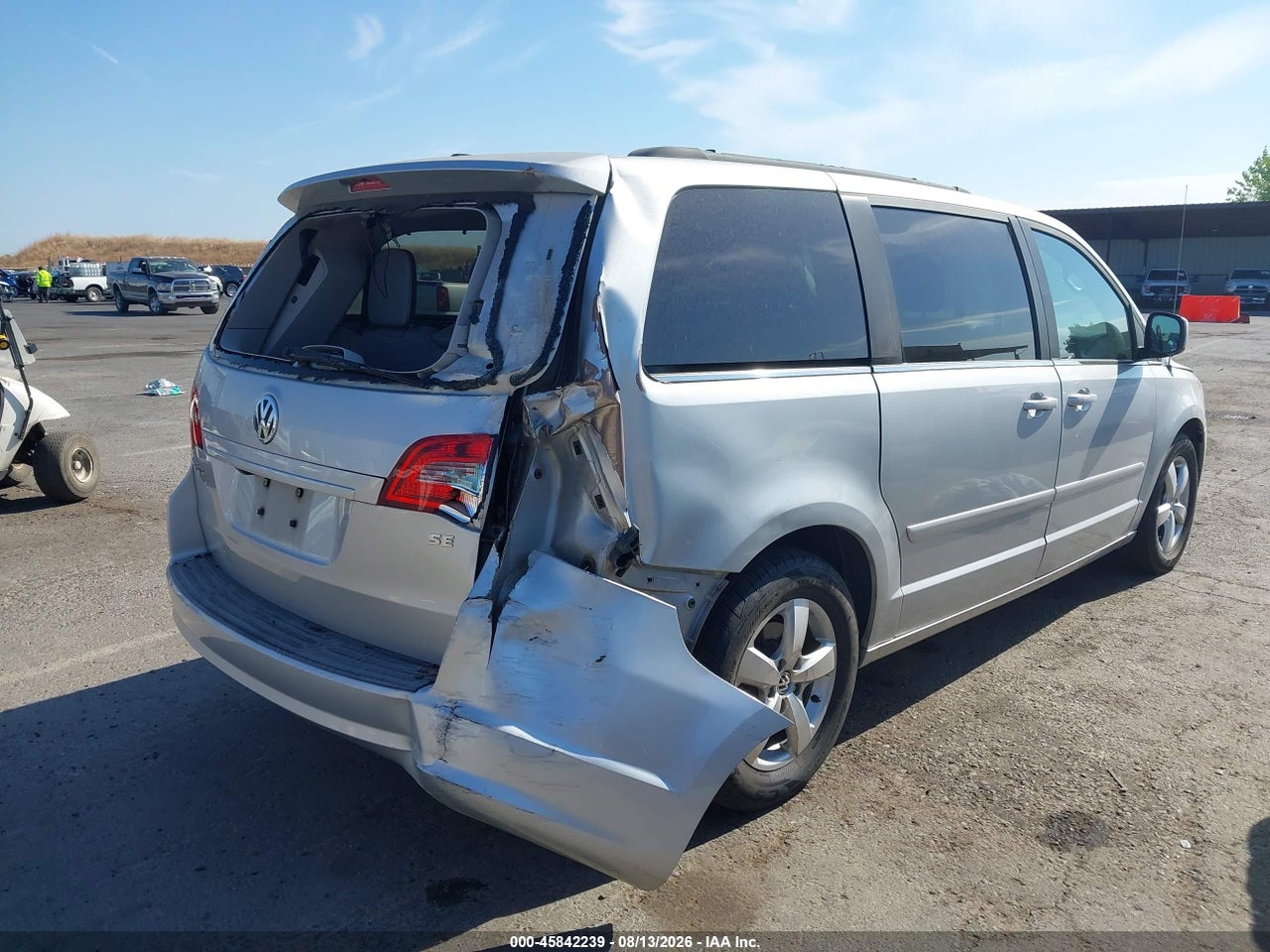 2011 VOLKSWAGEN ROUTAN SE · 4/11