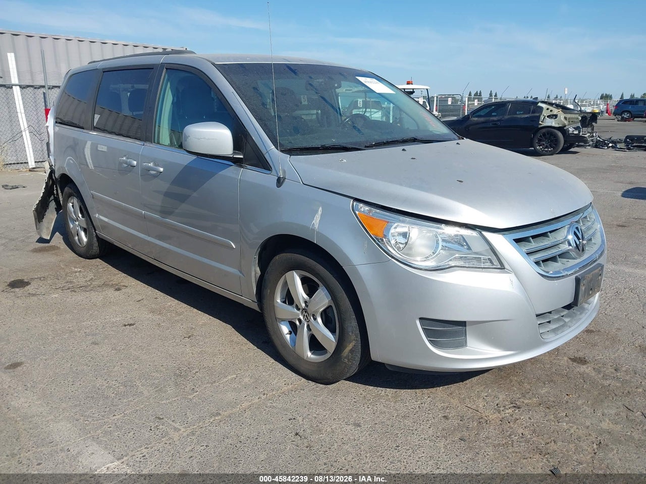 2011 VOLKSWAGEN ROUTAN SE