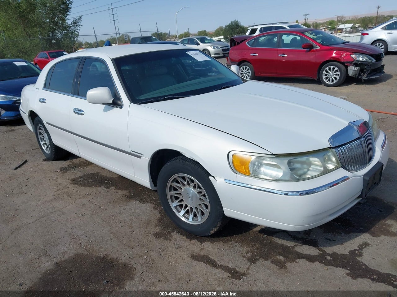 1LNHM82W82Y****** · 2002 LINCOLN TOWN CAR SIGNATURE