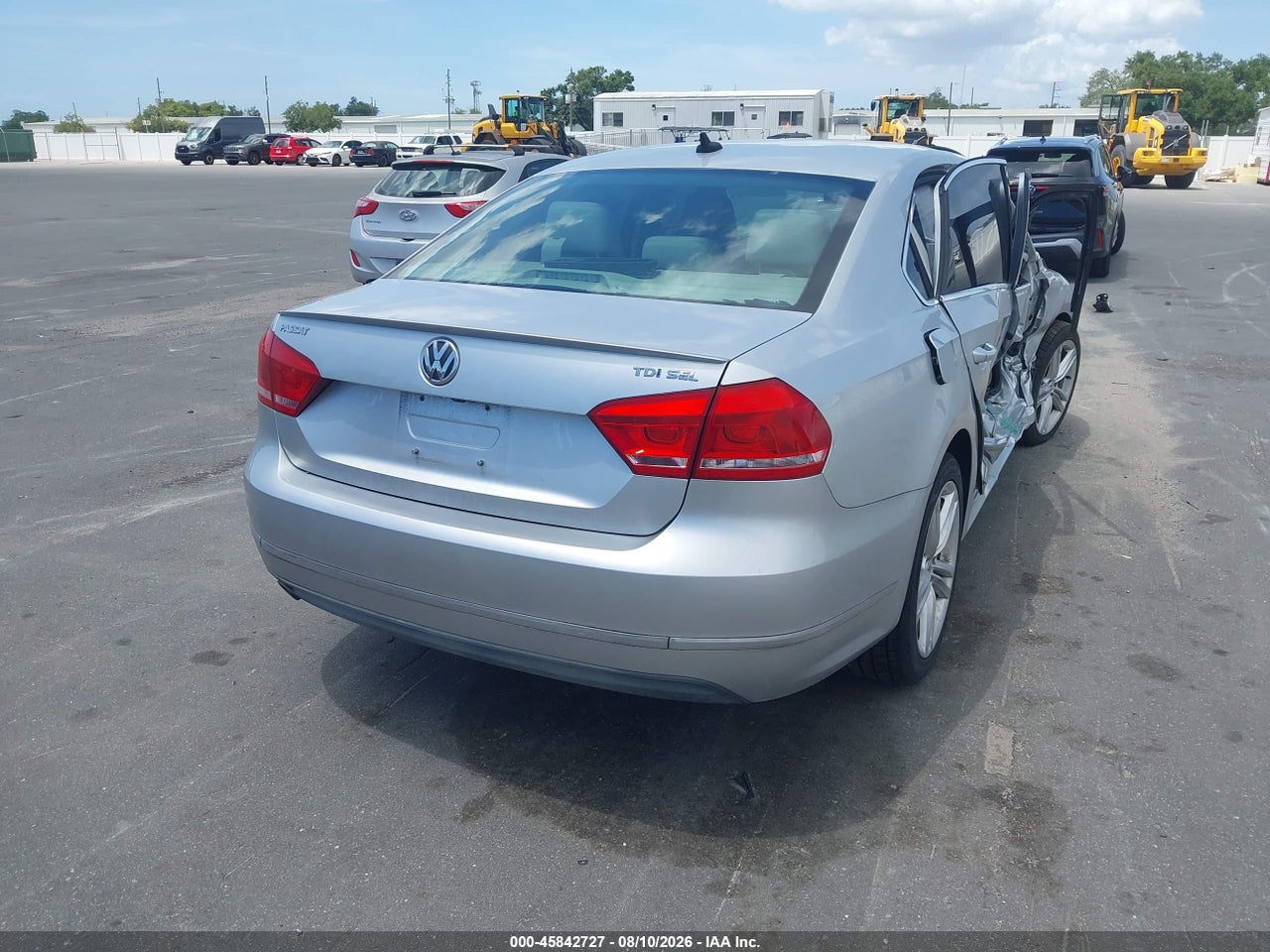 2015 VOLKSWAGEN PASSAT 2.0L TDI SEL PREMIUM · 4/10