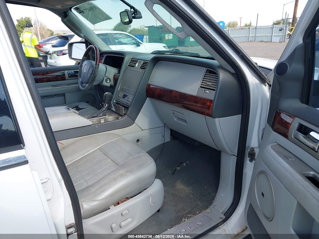 2004 LINCOLN NAVIGATOR   · 5/11