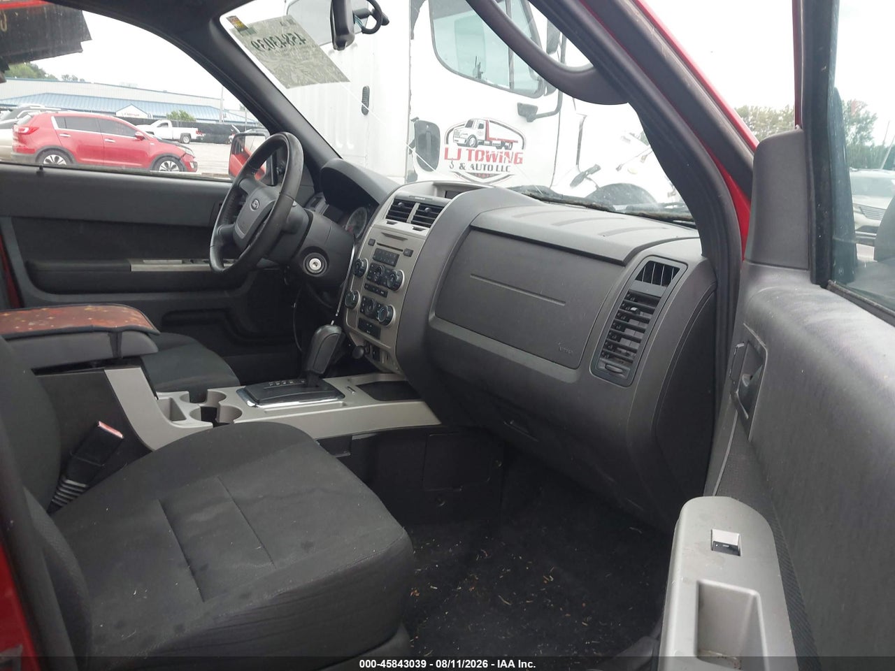 2010 FORD ESCAPE XLT · 5/11