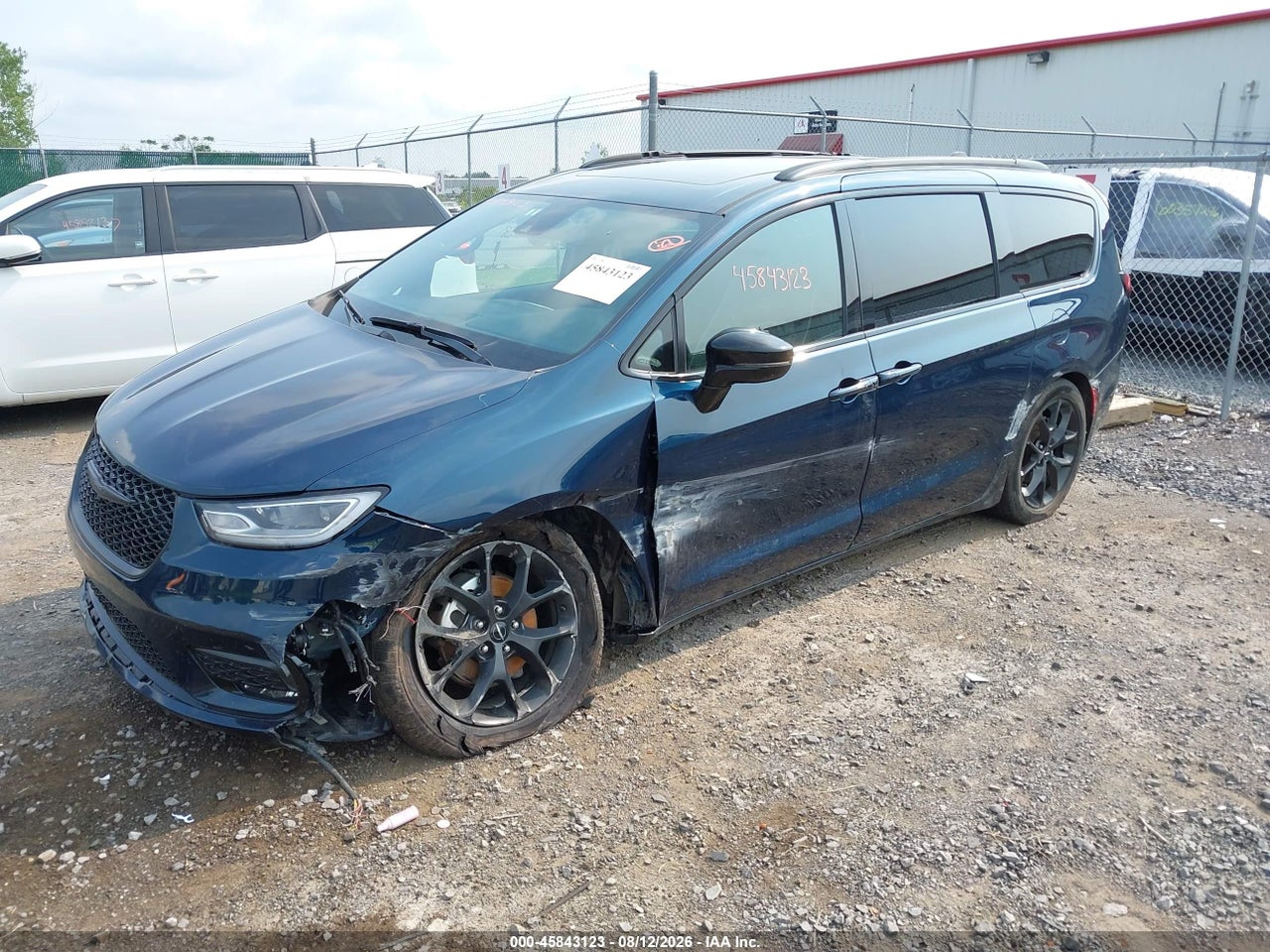2C4RC1GG6SR****** · 2025 CHRYSLER PACIFICA LIMITED · 2/11