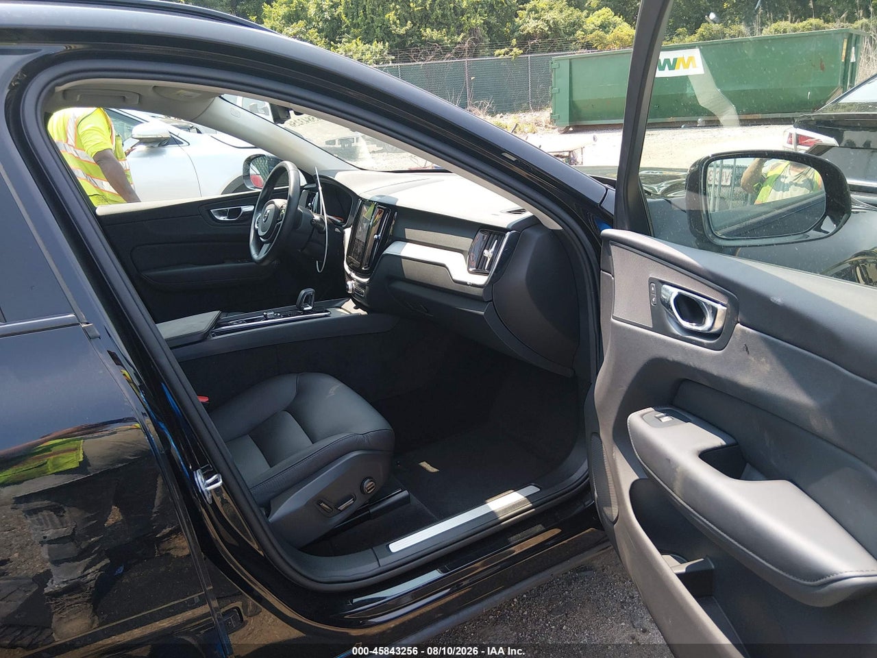 2025 VOLVO XC60 B5 PLUS · 5/11