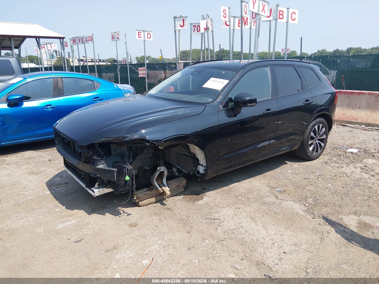 2025 VOLVO XC60 B5 PLUS · 2/11