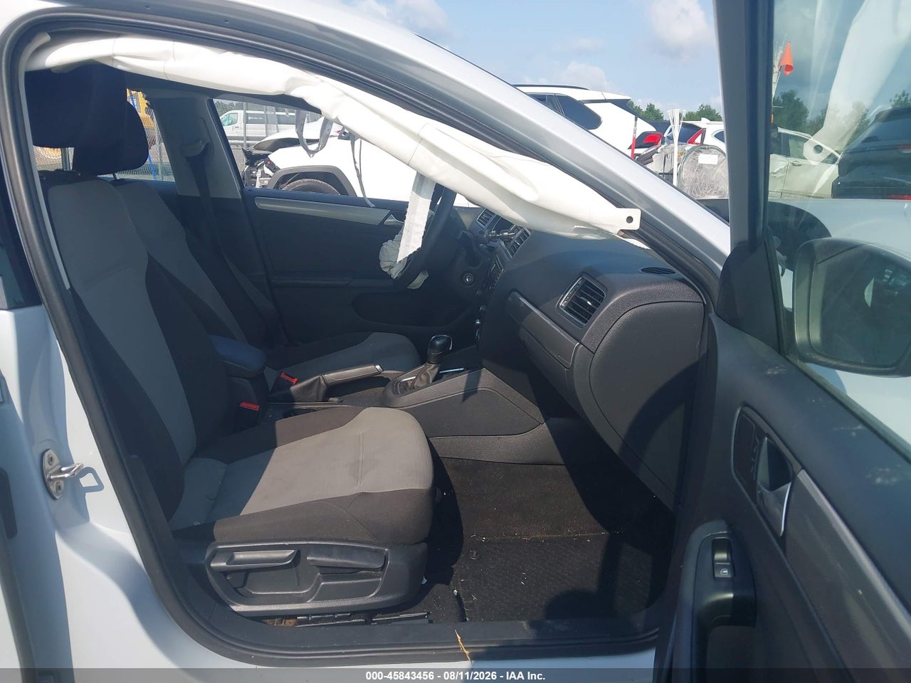 2017 VOLKSWAGEN JETTA 1.4T S · 5/10