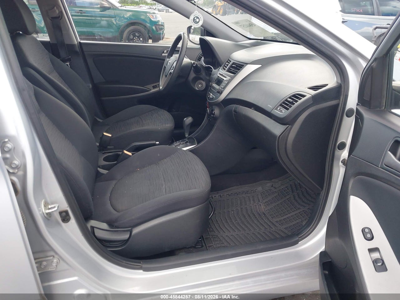 KMHCT5AEXGU****** · 2016 HYUNDAI ACCENT SE · 5/11